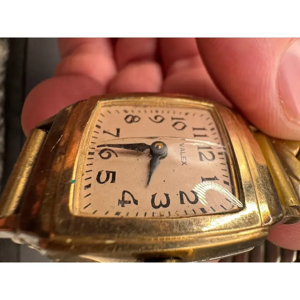 Vintage Valex Ladies Mechanical Watch Ingraham Canada Gold Tone Bracelet Band